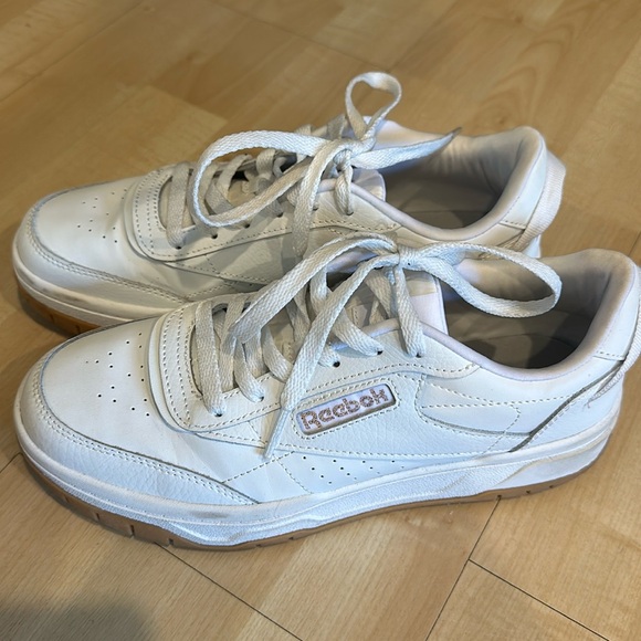 Classic White Reebok Sneakers W Size 8 - Picture 1 of 9